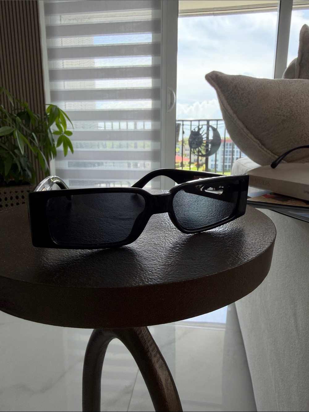 Sleek Black Rectangular Sunglasses